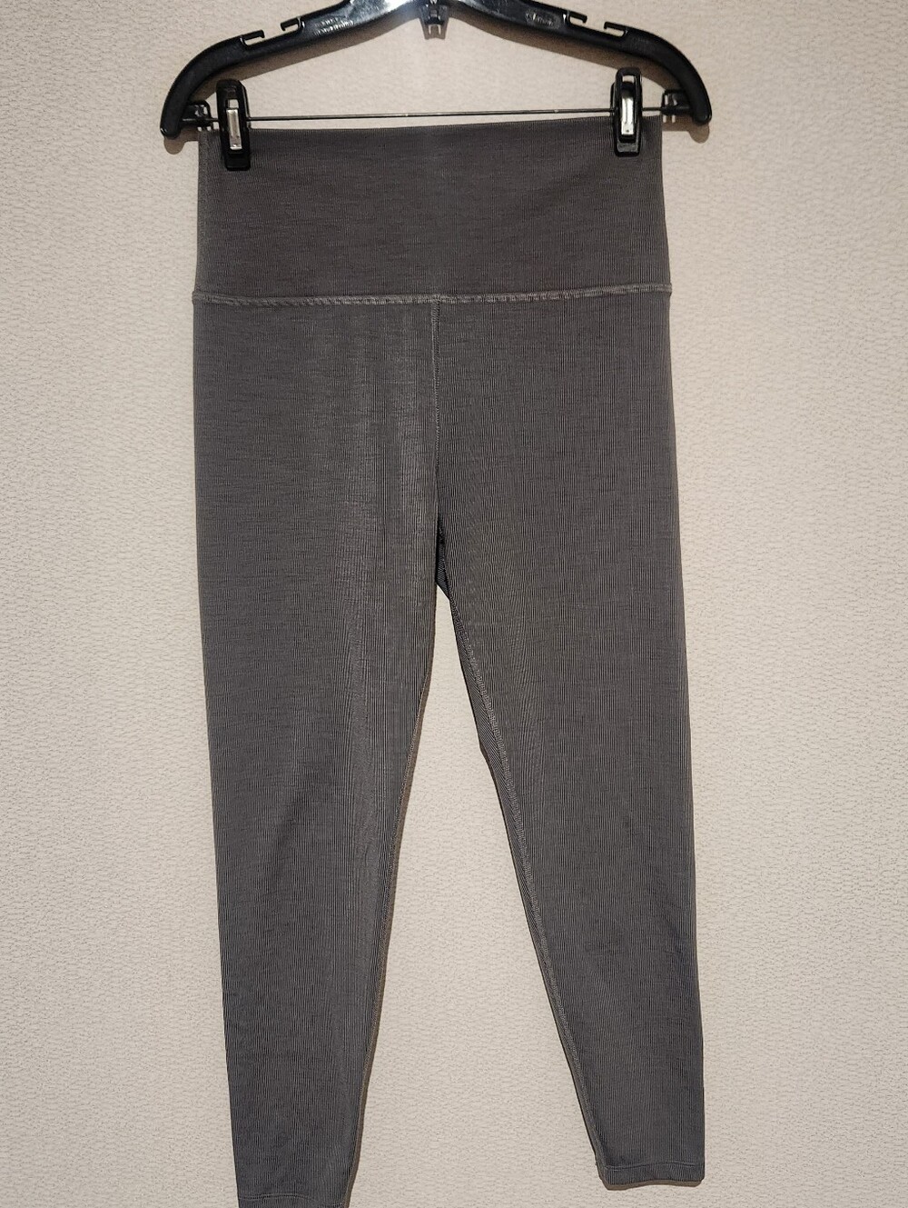 Beyond Yoga Heathered Gray High Waisted Midi Leggings Large